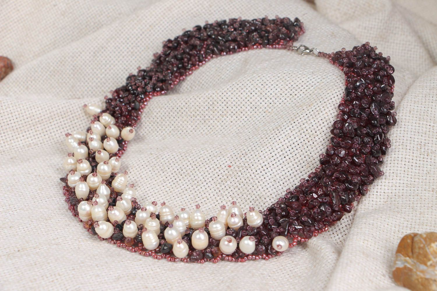 Collier fantaisie col en perles Bijoux fait main avec grenat Cadeau femme photo 1