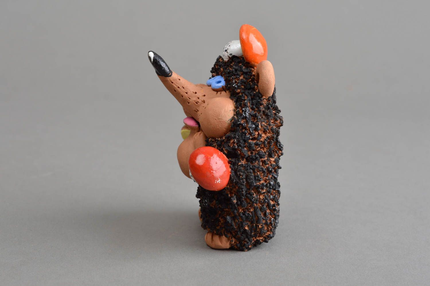 Figurine en céramique amusante faite main Hérisson avec champignons souvenir photo 3