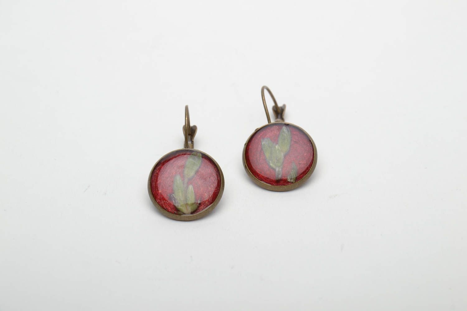 Round earrings with natural flowers and epoxy resin photo 3