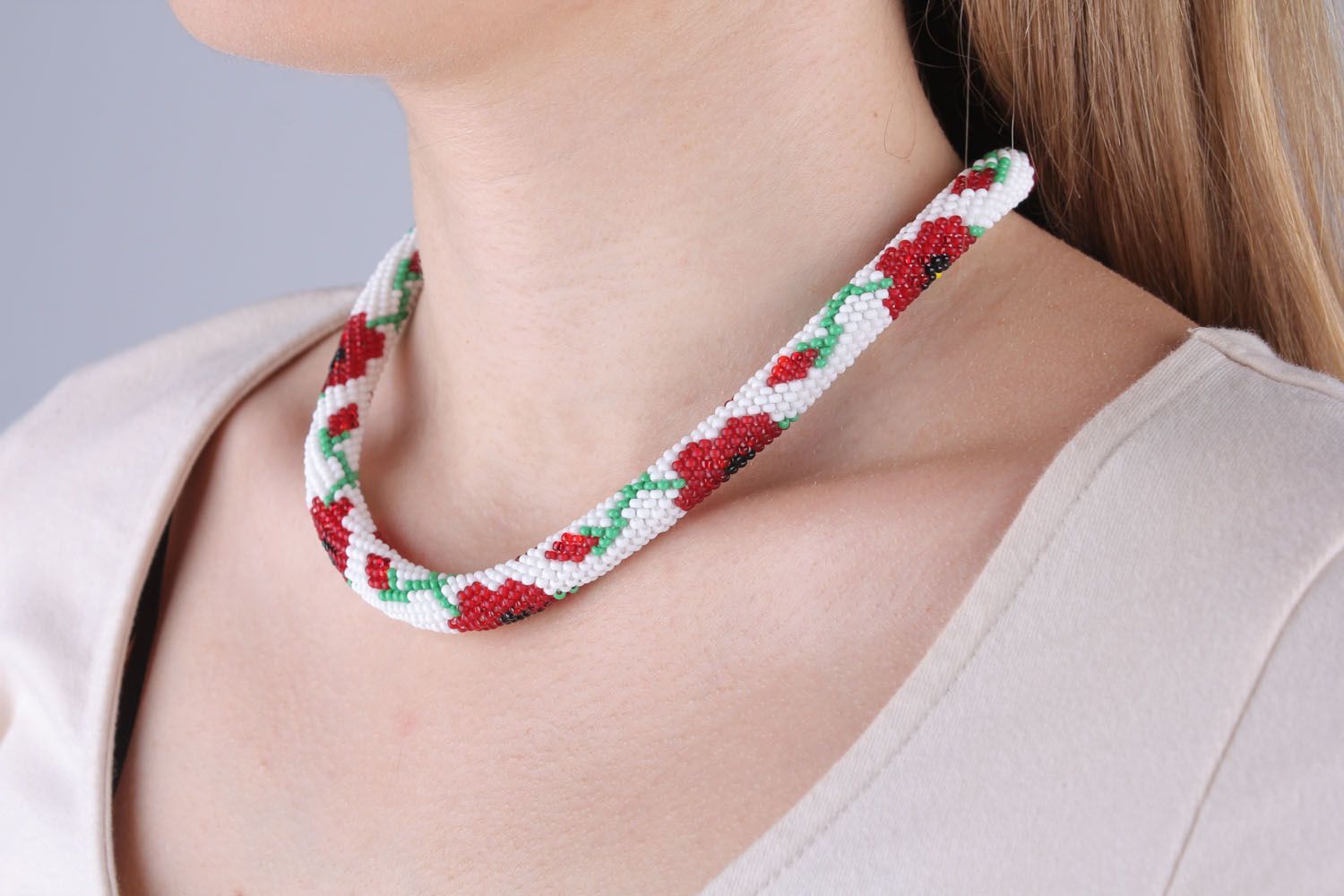 Beaded rope necklace with poppies pattern photo 5