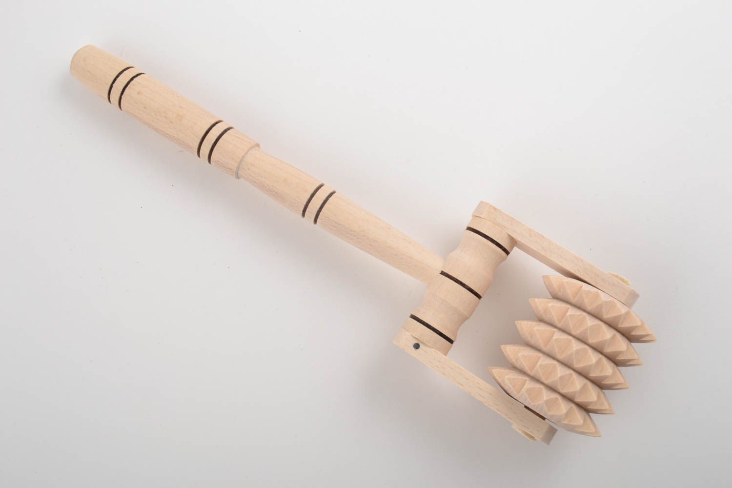 Masajeador de madera para pies y espalda artesanal con manga mediana ccasero foto 4