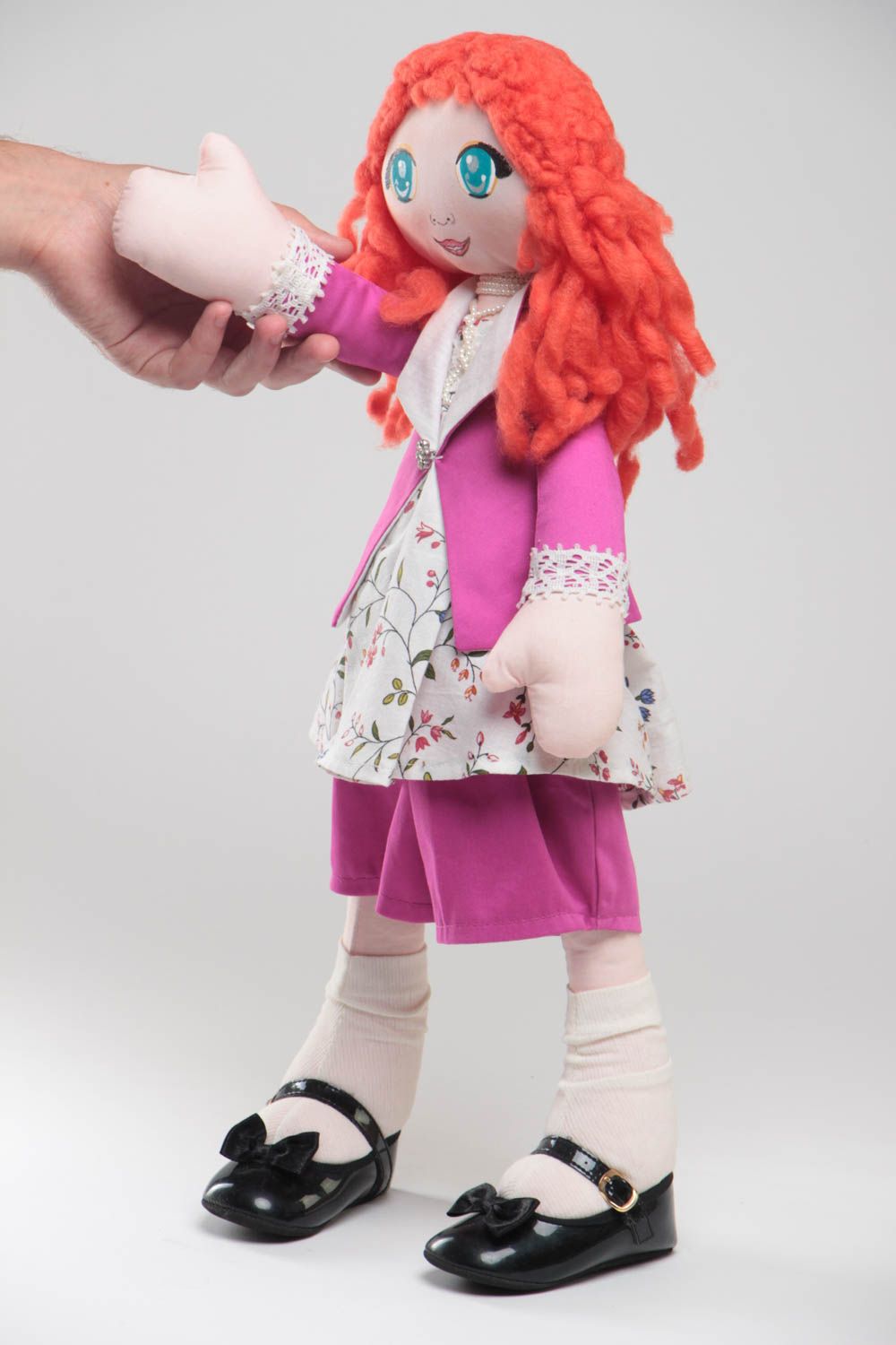 Muñeca roja juguete hecho a mano regalo original decoración de interior foto 5