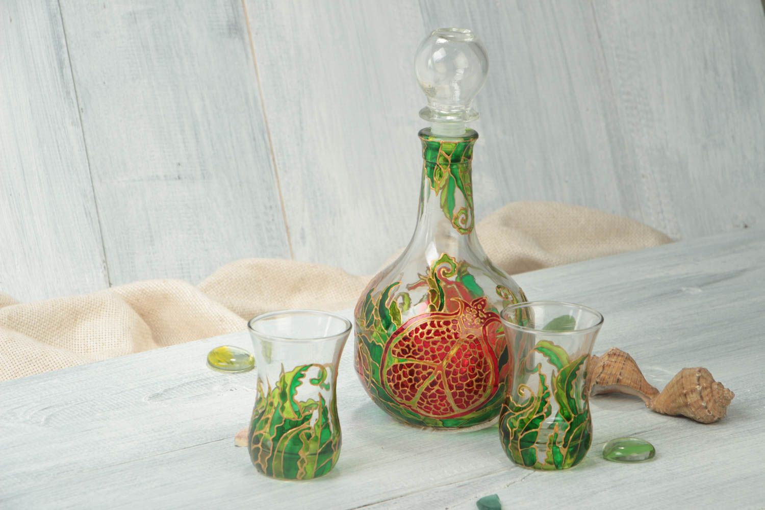Ensemble carafe et petits verres en verre peints faits main originaux Grenade photo 1