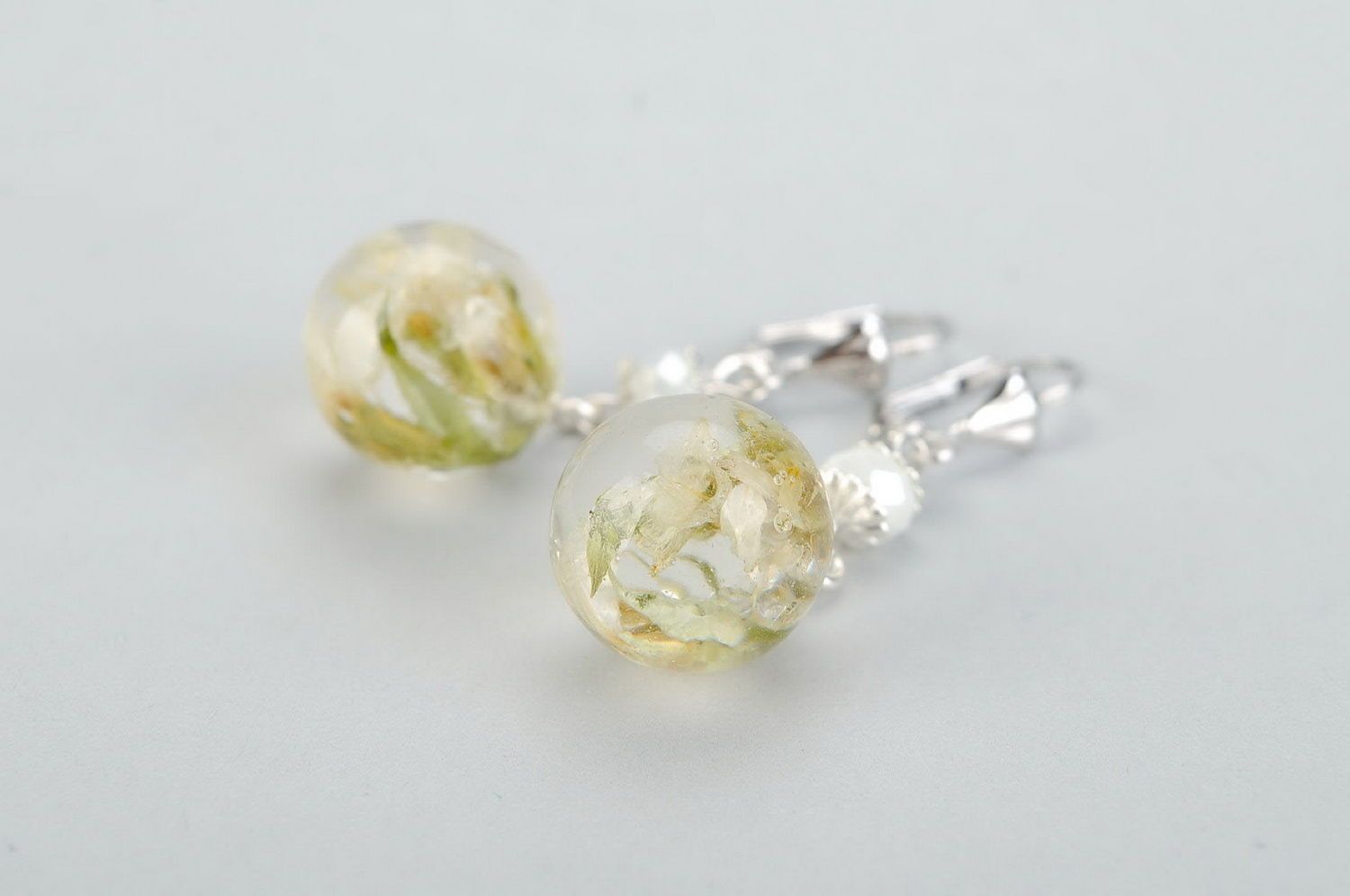 Earrings with natural flowers coated with epoxy photo 2
