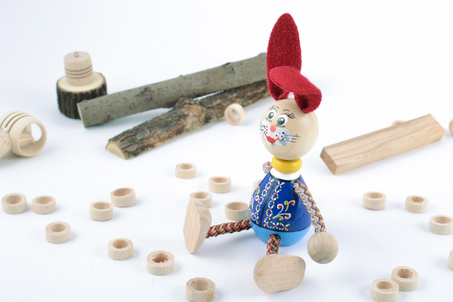 Lustiges Öko Spielzeug Hase handmade mit Bemalung mit Öko Farben für Kleinkinder foto 1