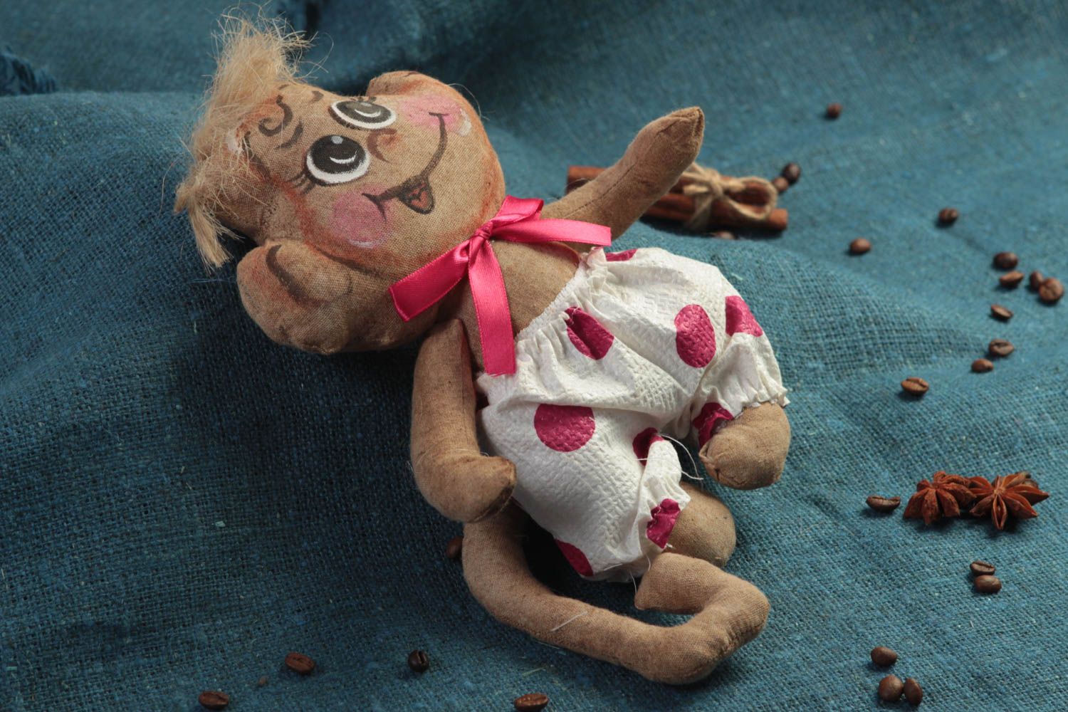 Обезьянка ручной работы декоративная мягкая игрушка с розовым бантиком  фото 1