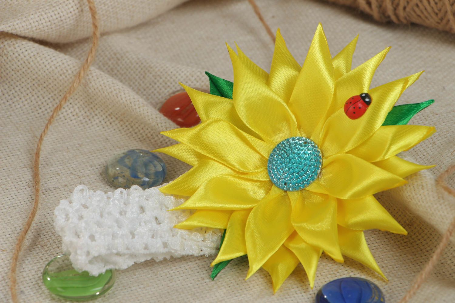 Bandeau avec fleur kanzashi jaune en rubans de satin fait main pour enfant photo 1