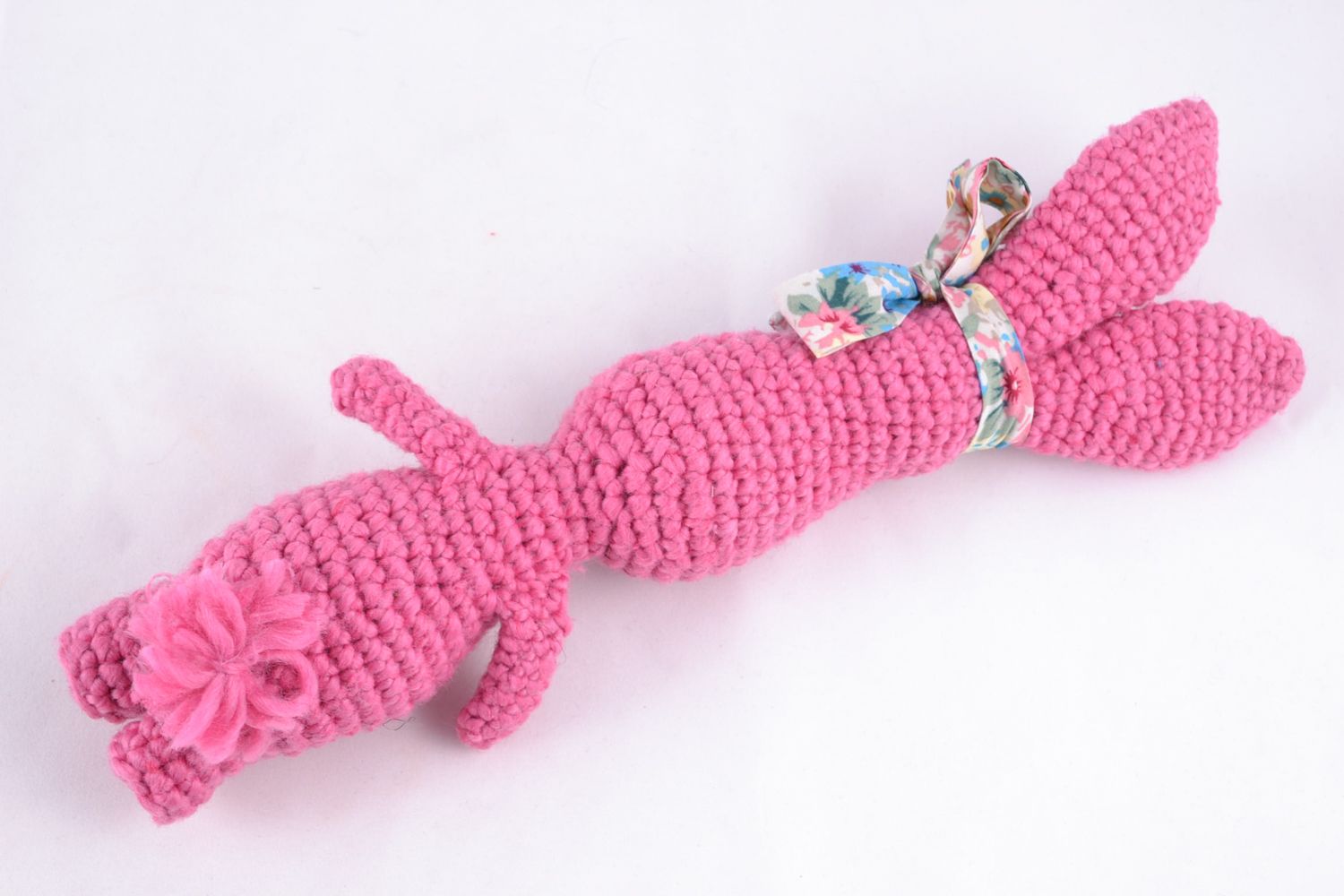 Petit jouet mou tricoté de fils coton laine acryliques Lièvre rose fait main photo 4