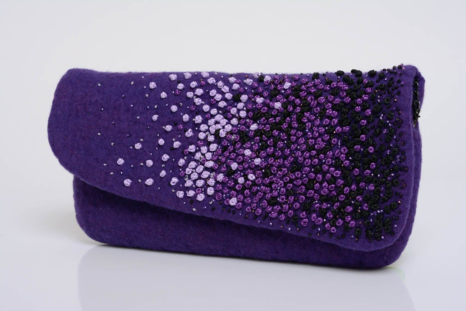 Sac pochette en laine feutrée violet fait main original sur chaîne métallique photo 2
