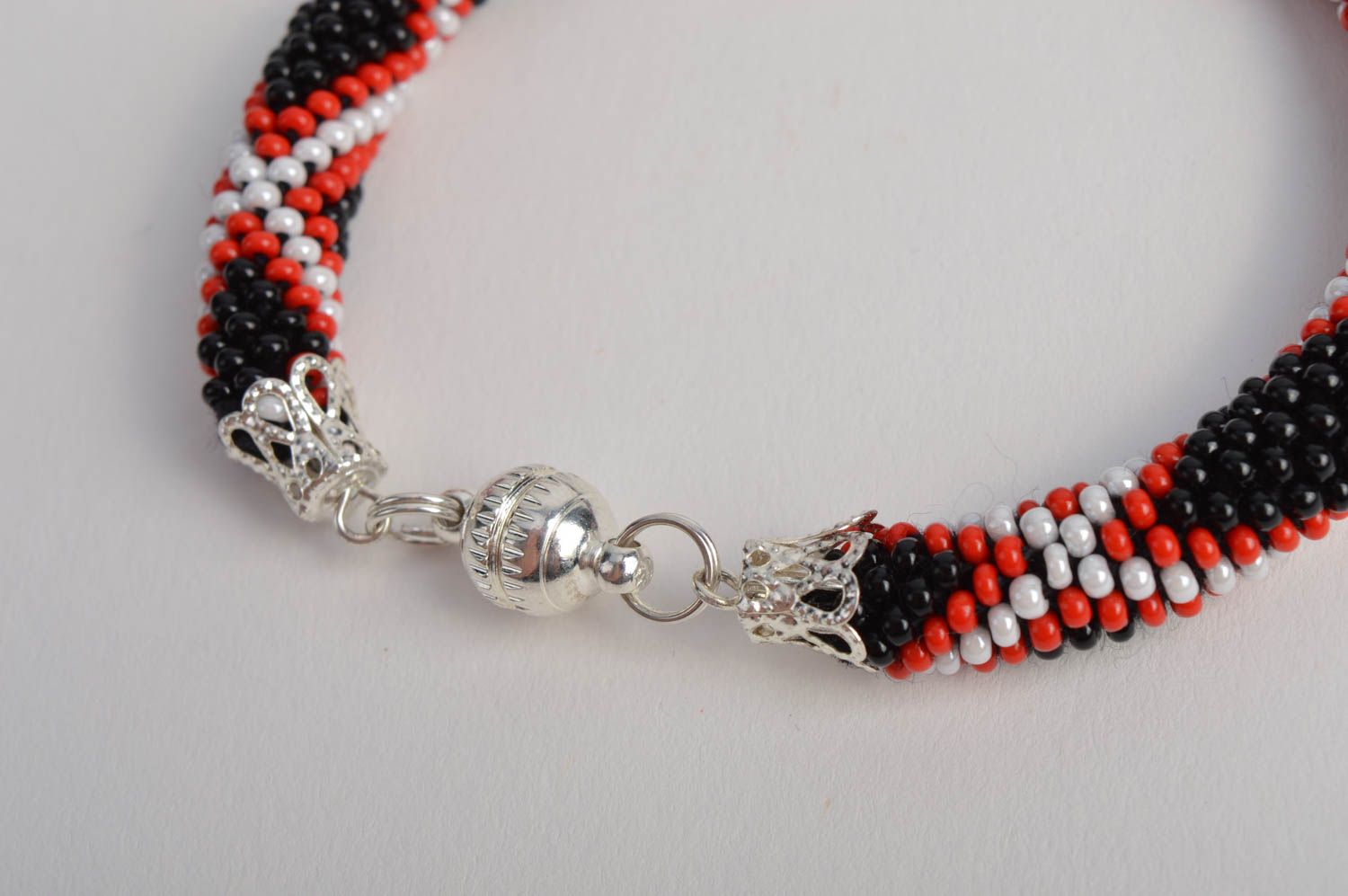 Bracelet perles de rocaille Bijou fait main noir motif blanc-rouge Cadeau femme photo 5