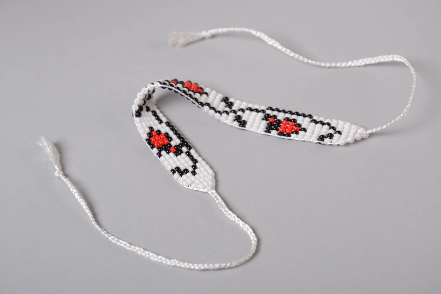 Thin handmade white floral beaded strand bracelet for teen girls photo 5
