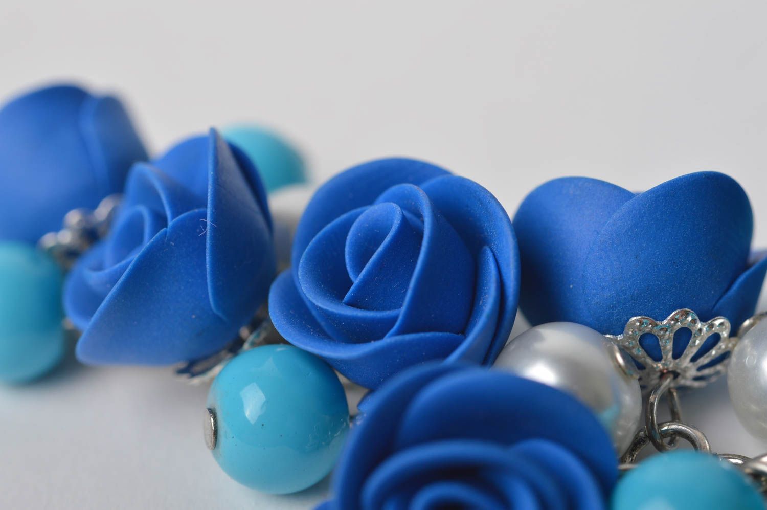 Bracelet avec fleurs bleues Bijou fait main pâte polymère Cadeau pour femme photo 4