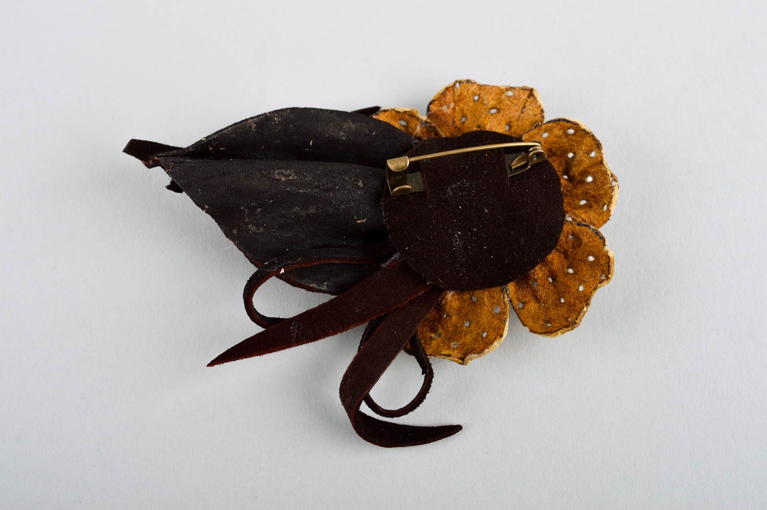 Broche fleur Bijou fantaisie fait main noir jaune Accessoire en cuir naturel photo 3