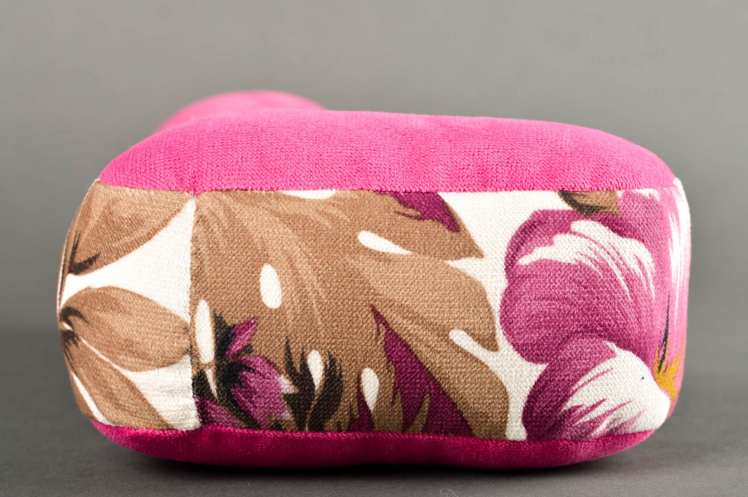 Оригинальная подушка ручной работы подушка-буква L розовая интерьерная буква фото 4
