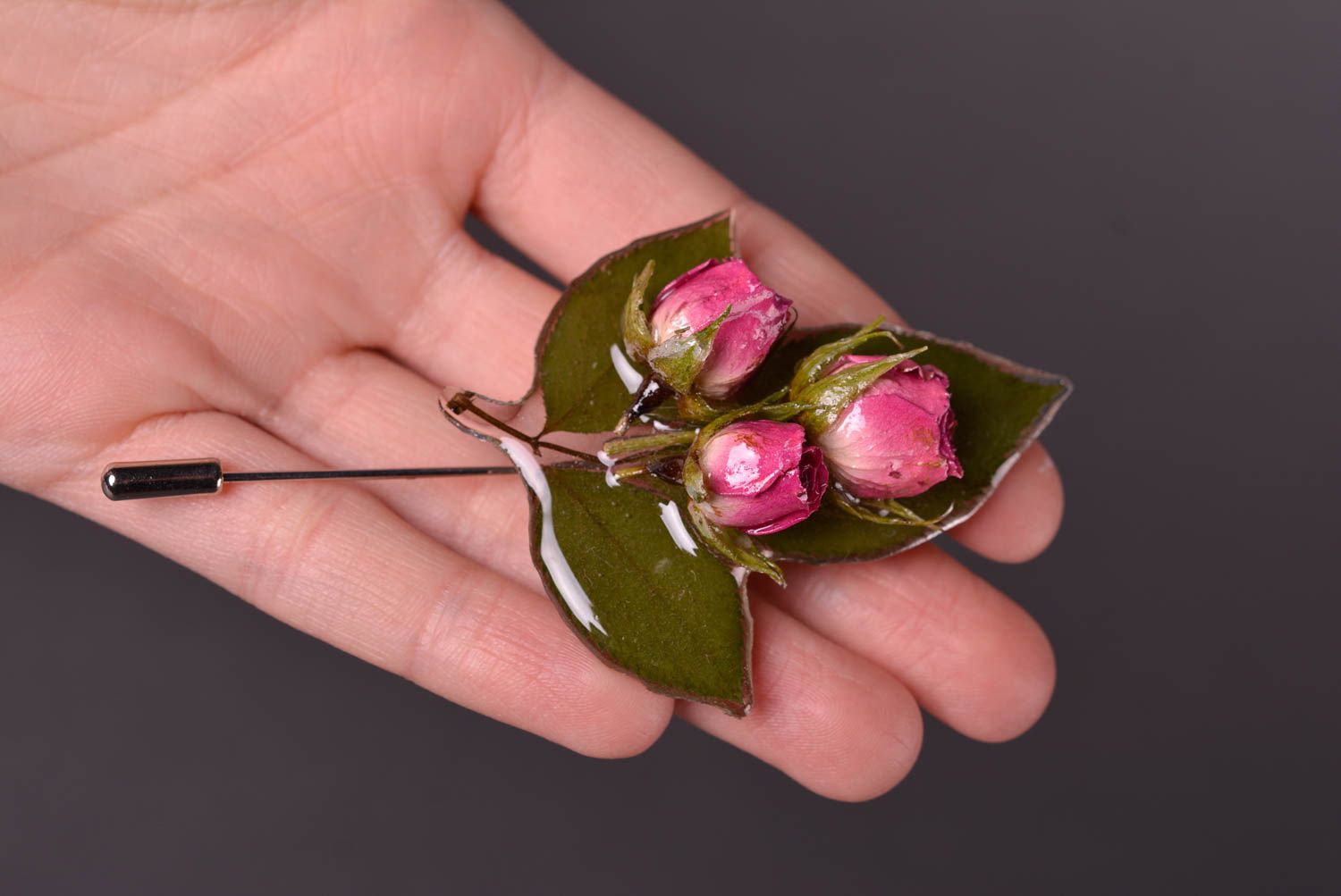 Broche fleurs Bijou fait main petit bouquet résine époxyde Cadeau femme photo 2