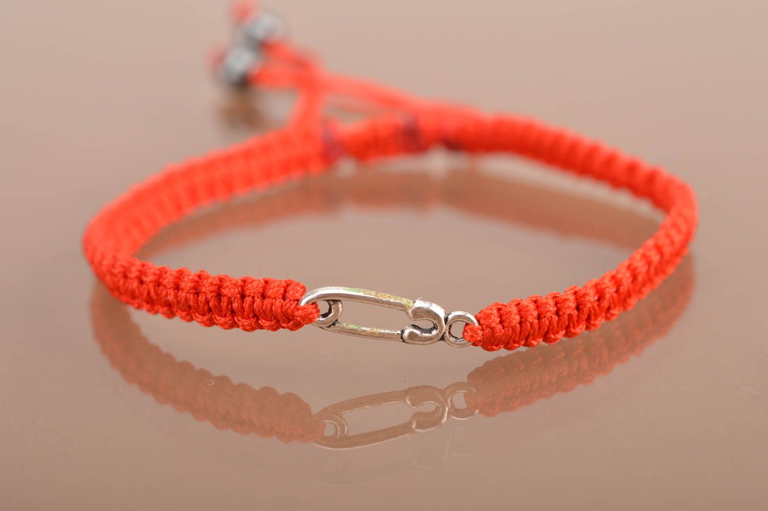 Bracelet fait main en fils de soie et métal accessoire rouge cadeau pour femme photo 2