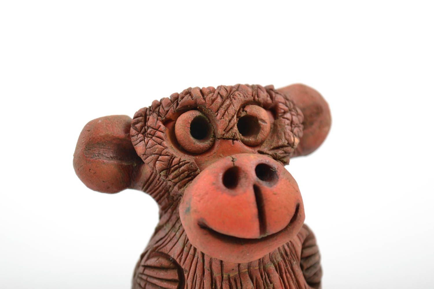 Originelle dunkle handgemachte keramische Statuette Affe aus Ton für Interieur foto 5