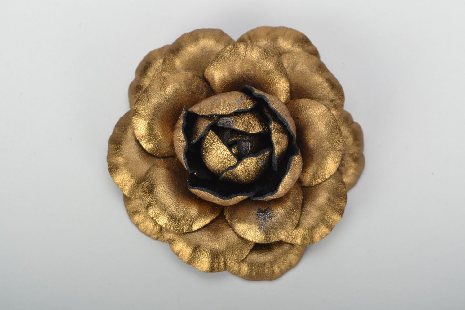 Broche fleur en cuir Camélia faite main  photo 3