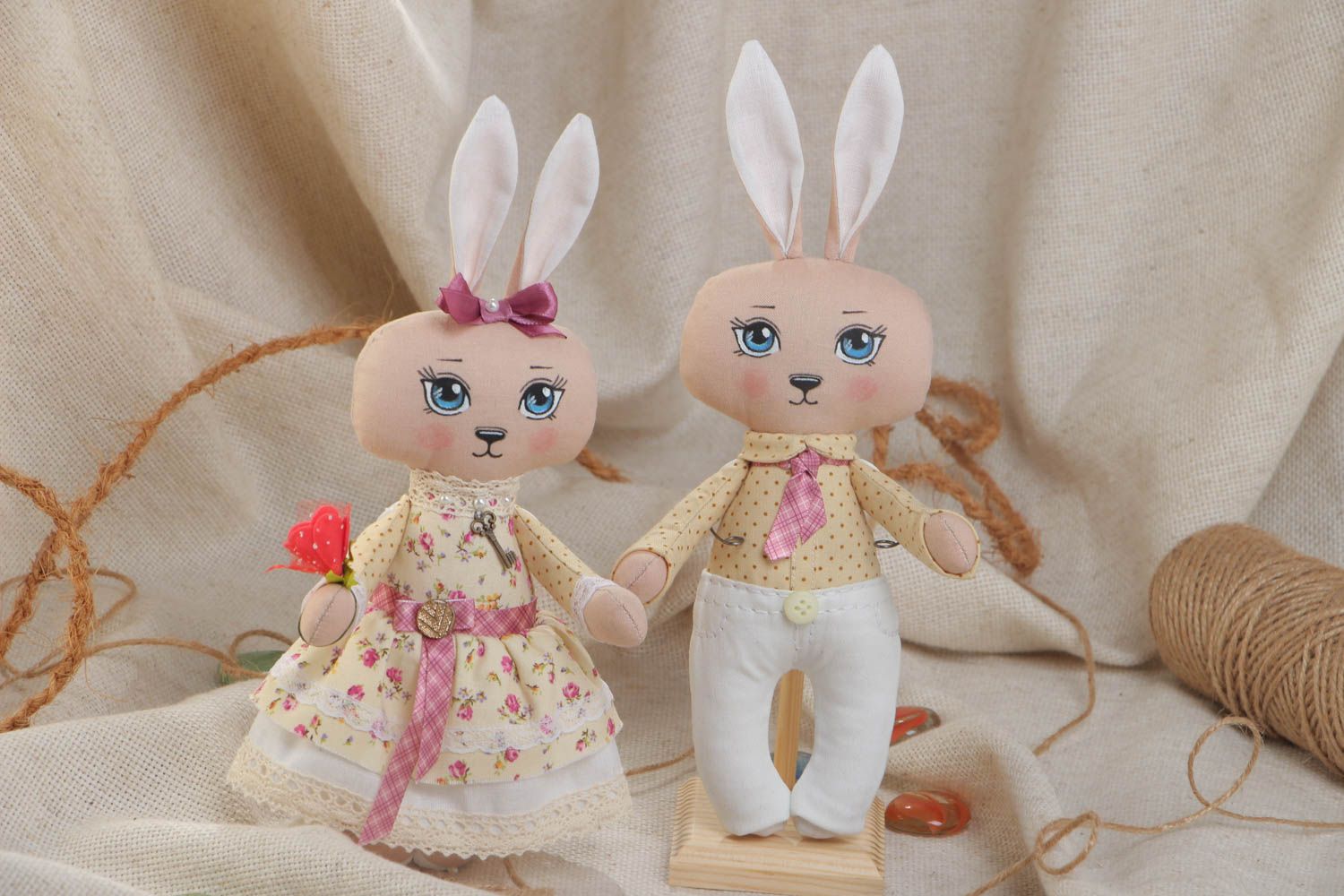 Muñecos de peluche hechos a mano textiles conejos 2 piezas bonitos conjunto foto 1