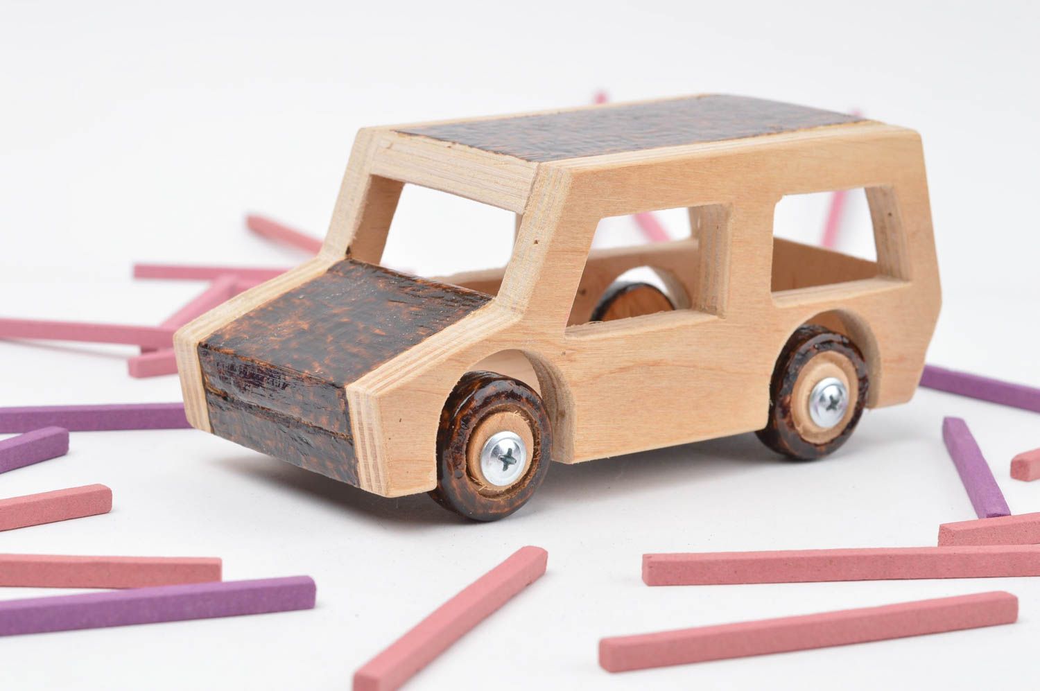 Handmade Auto aus Holz Fahrzeuge aus Holz Holzspielzeug für Kinder Jeep schön foto 1