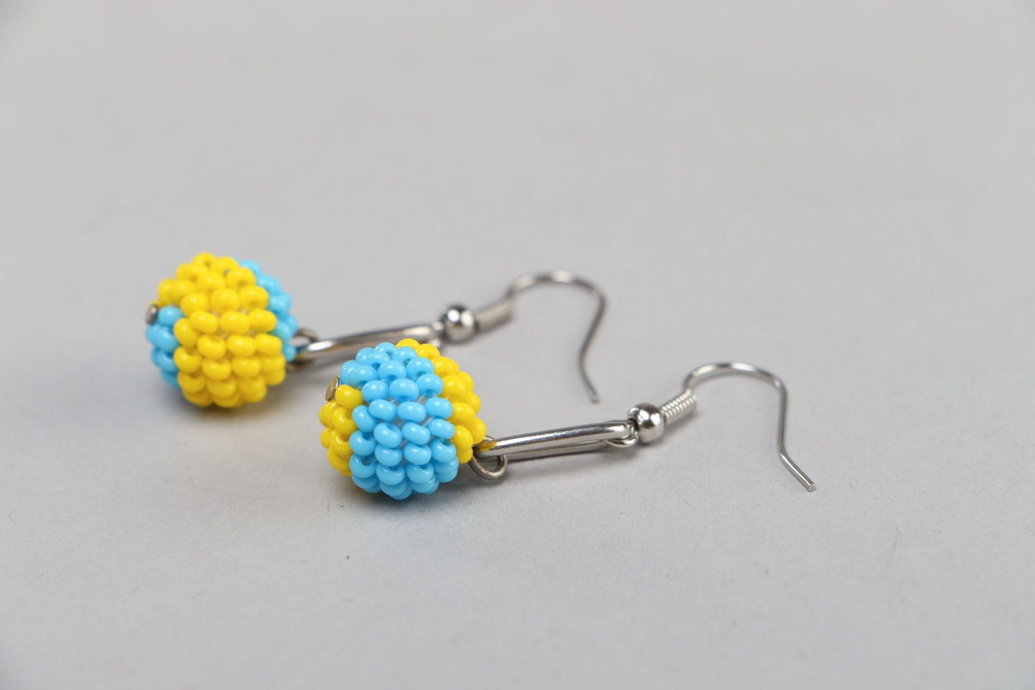 Yellow and blue beaded long earrings photo 2
