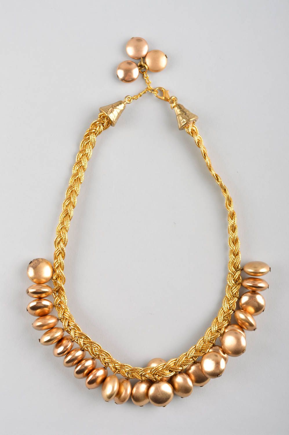 Collier design Bijou fait main cordon perles couleur dorée Accessoire femme photo 2