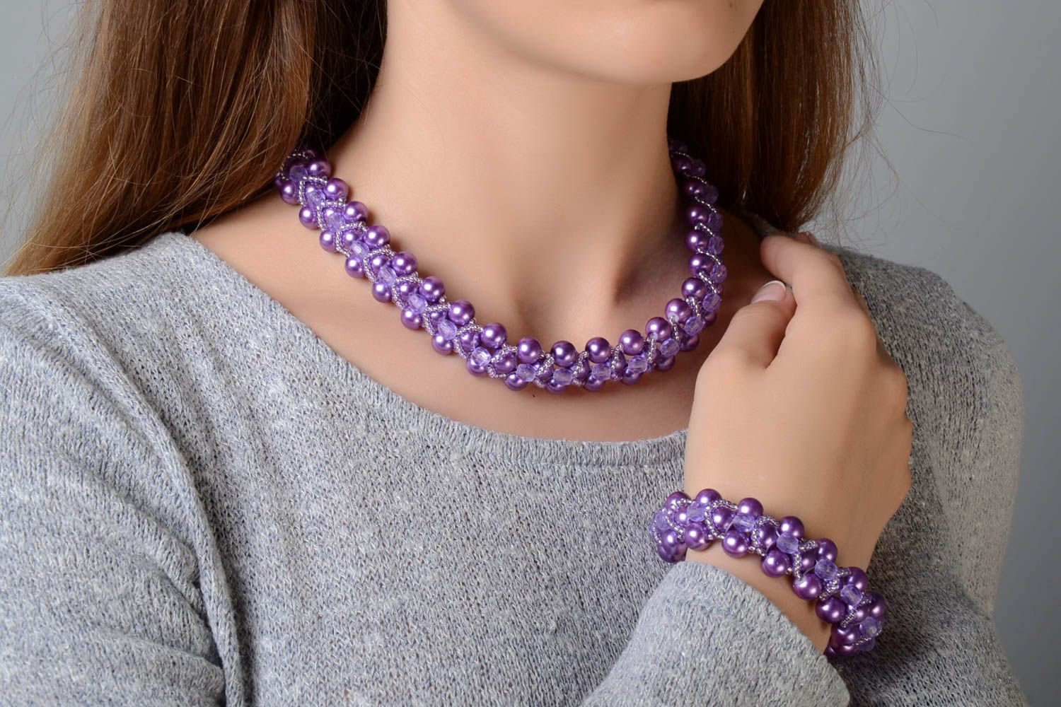 Parure de bijoux violets faite main en perles fantaisie collier et bracelet photo 1