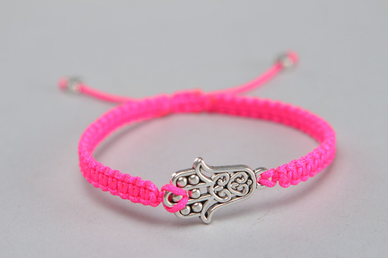 Bracelet tressé en lacet synthétique fin rose fait main original pour femme photo 1