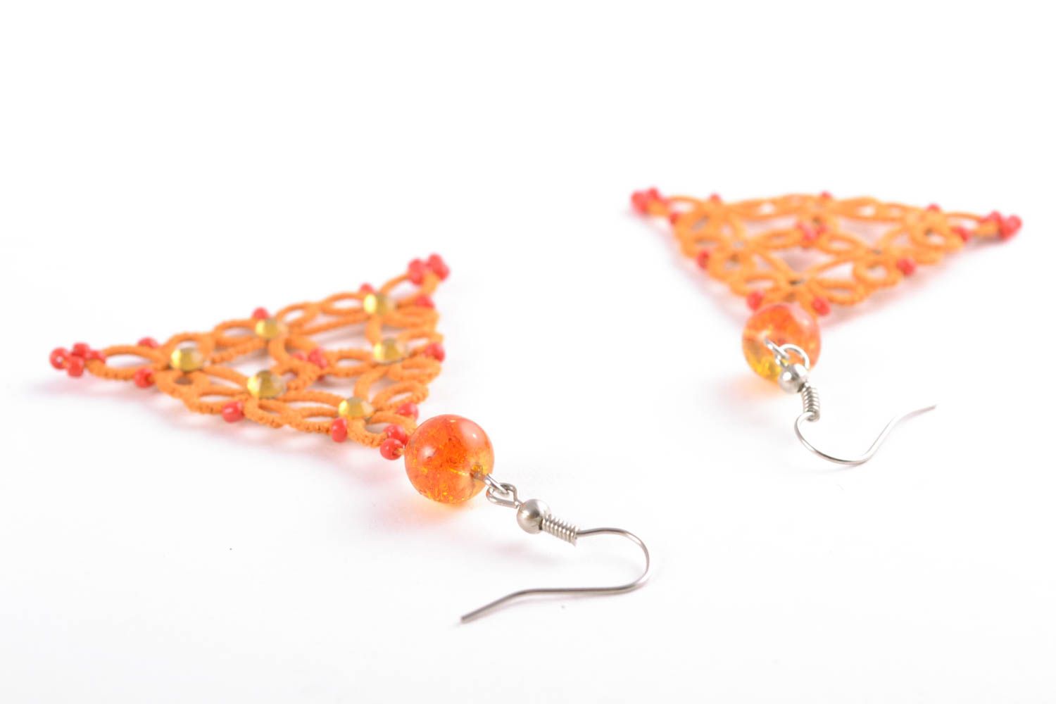 Boucles d'oreilles en dentelles frivolité triangulaires orange faites main photo 5