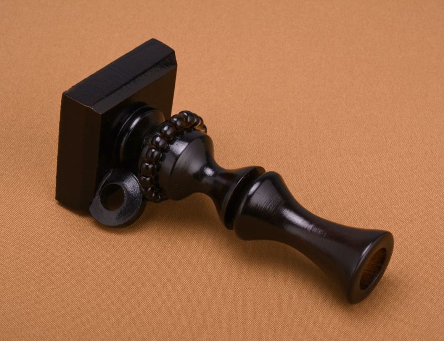 Bougeoir décoratif en bois noir pour une bougie fait main photo 2