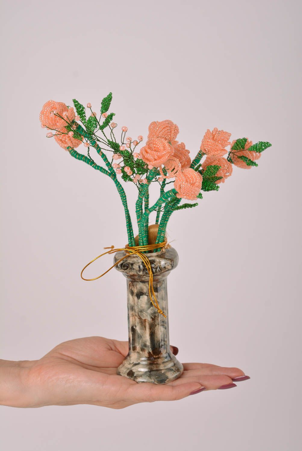 Arreglo decorativo hecho a mano flores de abalorios decoración de escritorio foto 4