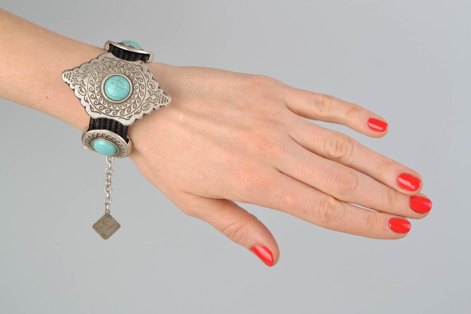 Bracelet en métal et turquoise bleu massif fait main pour femme original photo 2