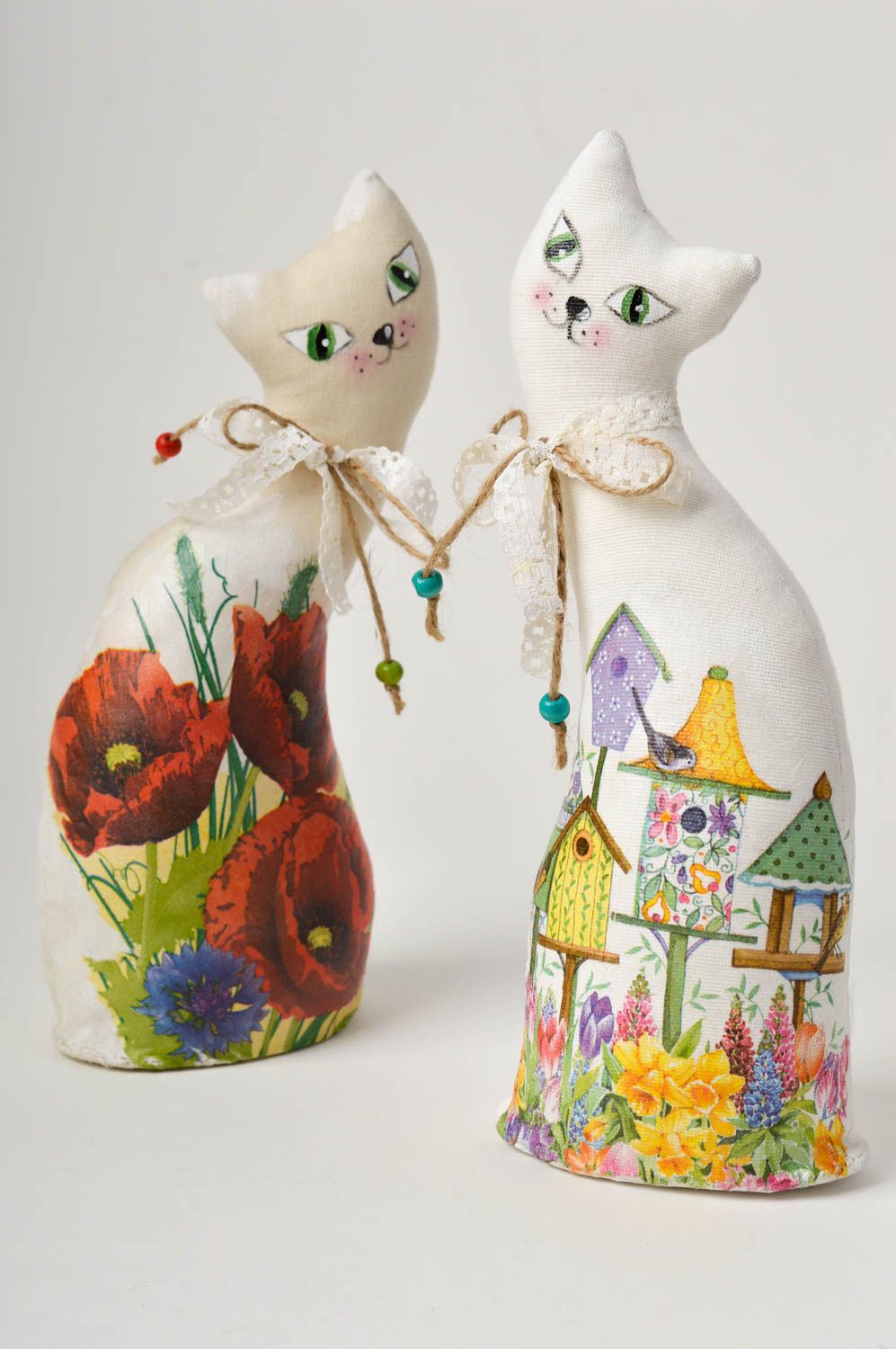 Handmade zwei schöne Kuscheltiere Katzen Stoff Spielzeuge Geschenke für Kinder  foto 1