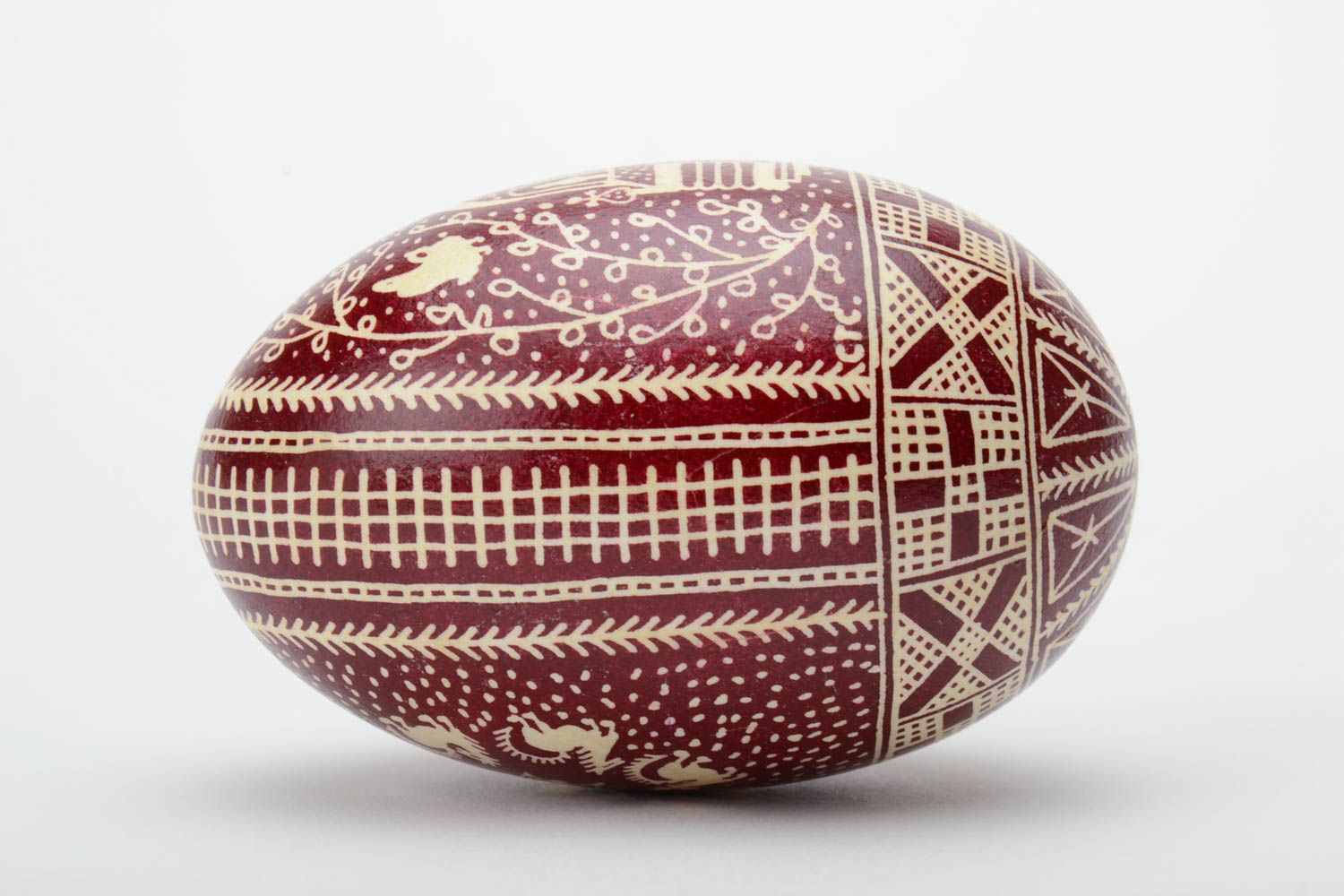 Bemaltes Osterei handmade aus Gänseei mit Wachs Bemalung rot weiß foto 3