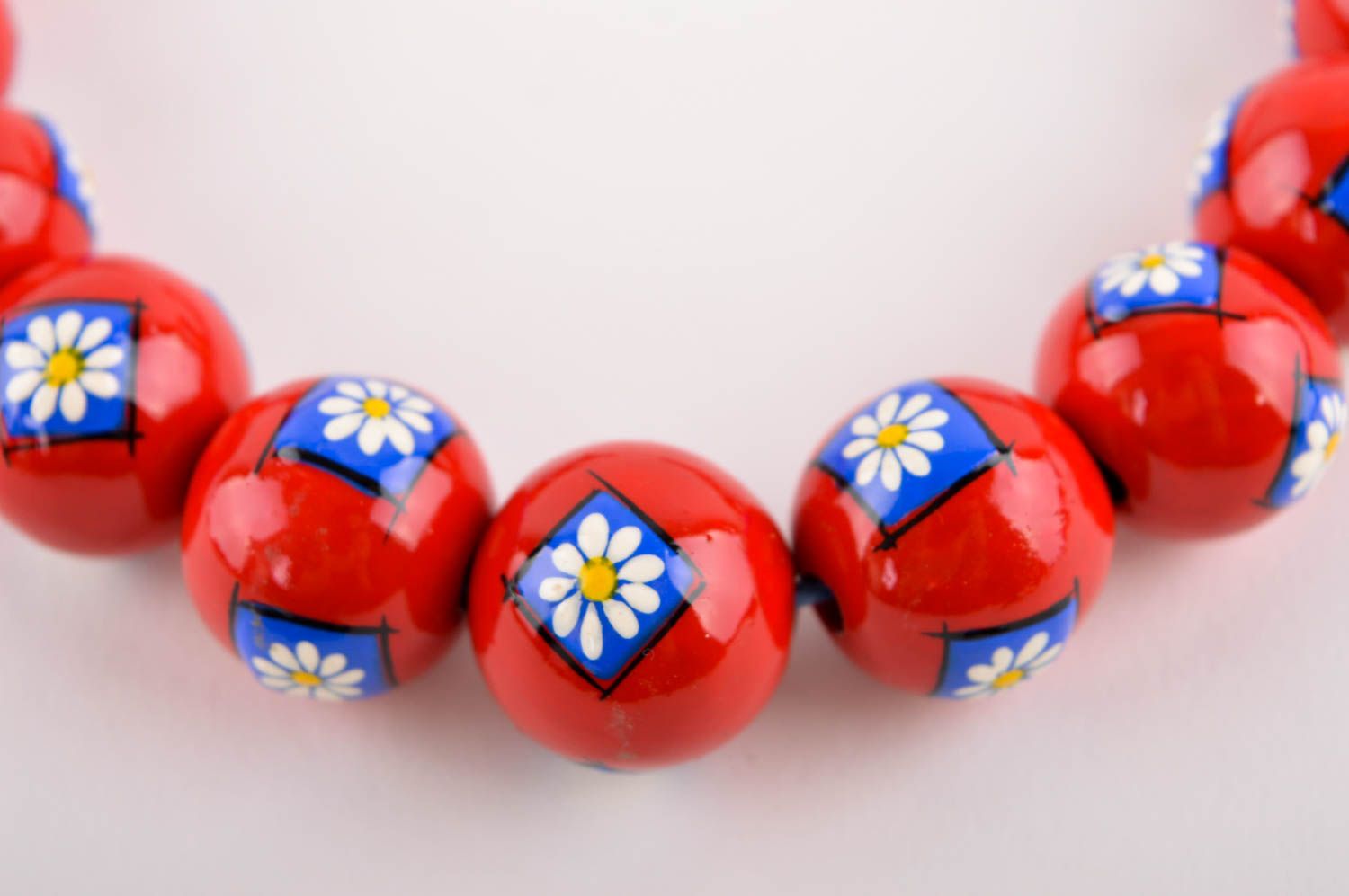 Collier rouge à motif floral Bijou fait main en céramique original Cadeau femme photo 3