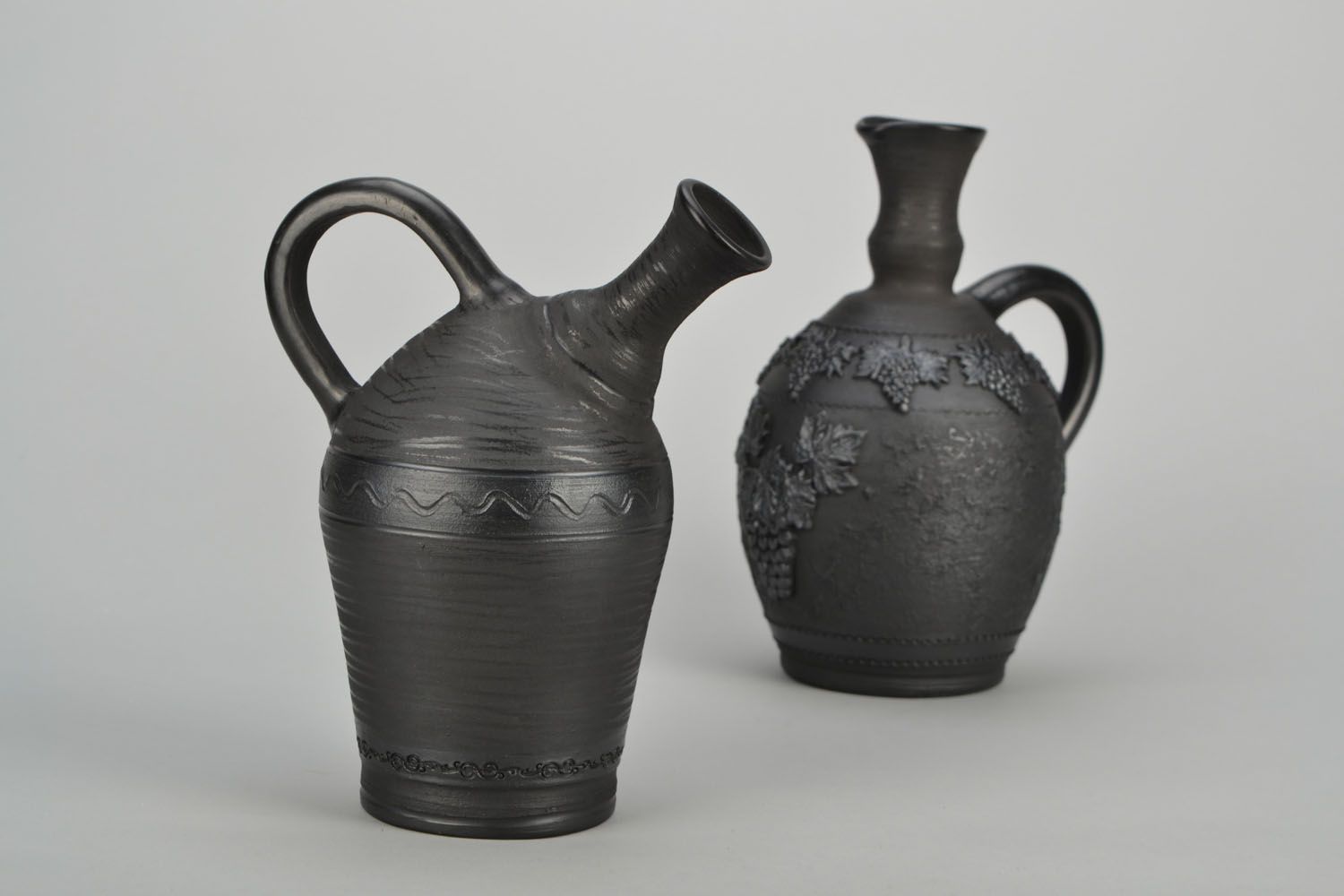 60 oz ceramic handmade wine jug made of black clay with handle in Greek amphora shape 1,7 lb photo 1