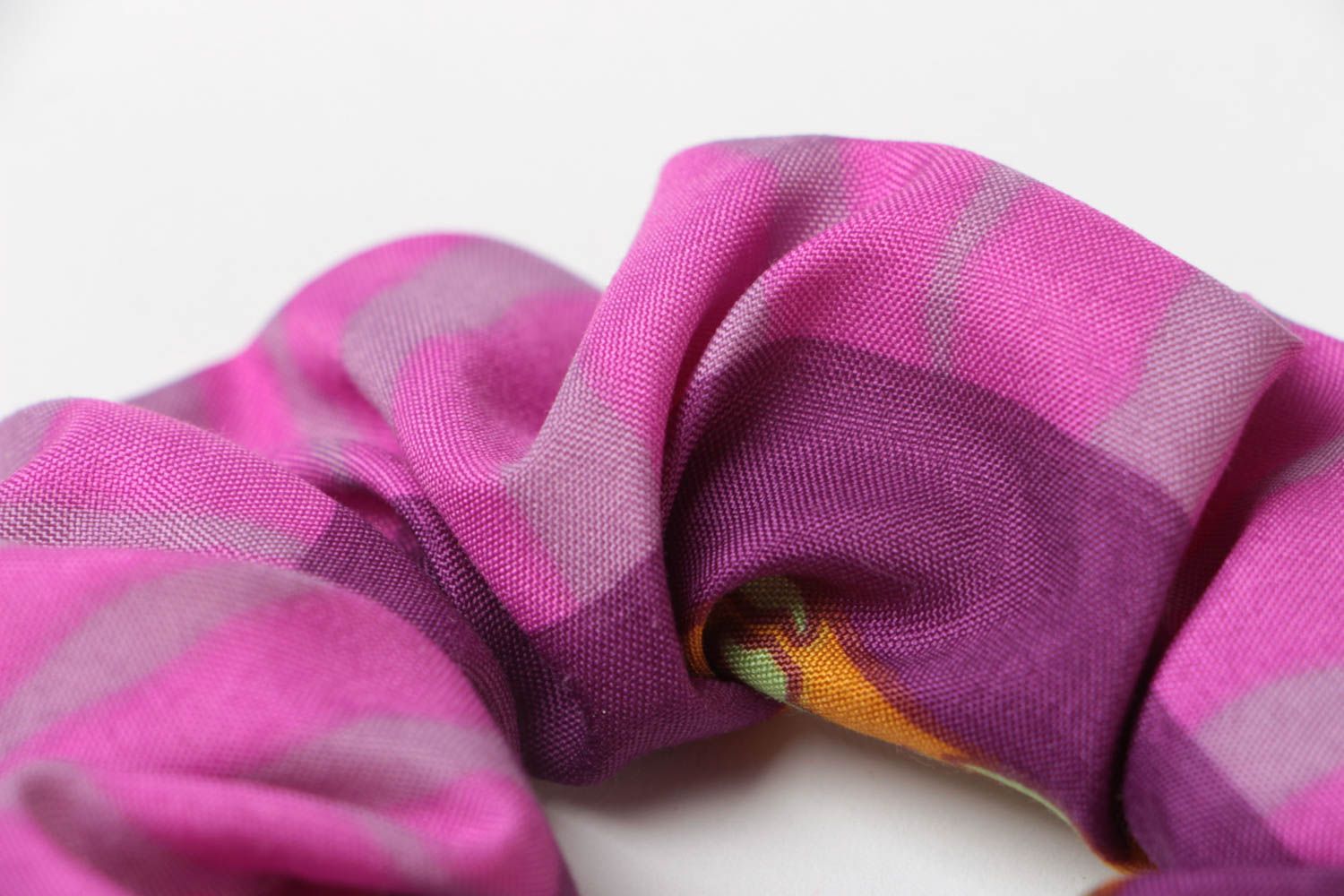 Тканевая резинка для волос розовая с полосками красивая стильная ручной работы фото 4