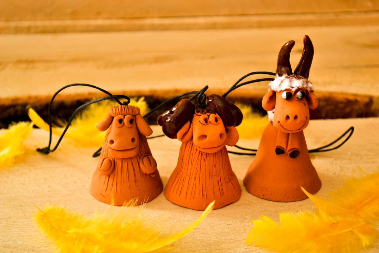 Campanello decorativo fatto a mano in ceramica set di tre animali in terracotta foto 1