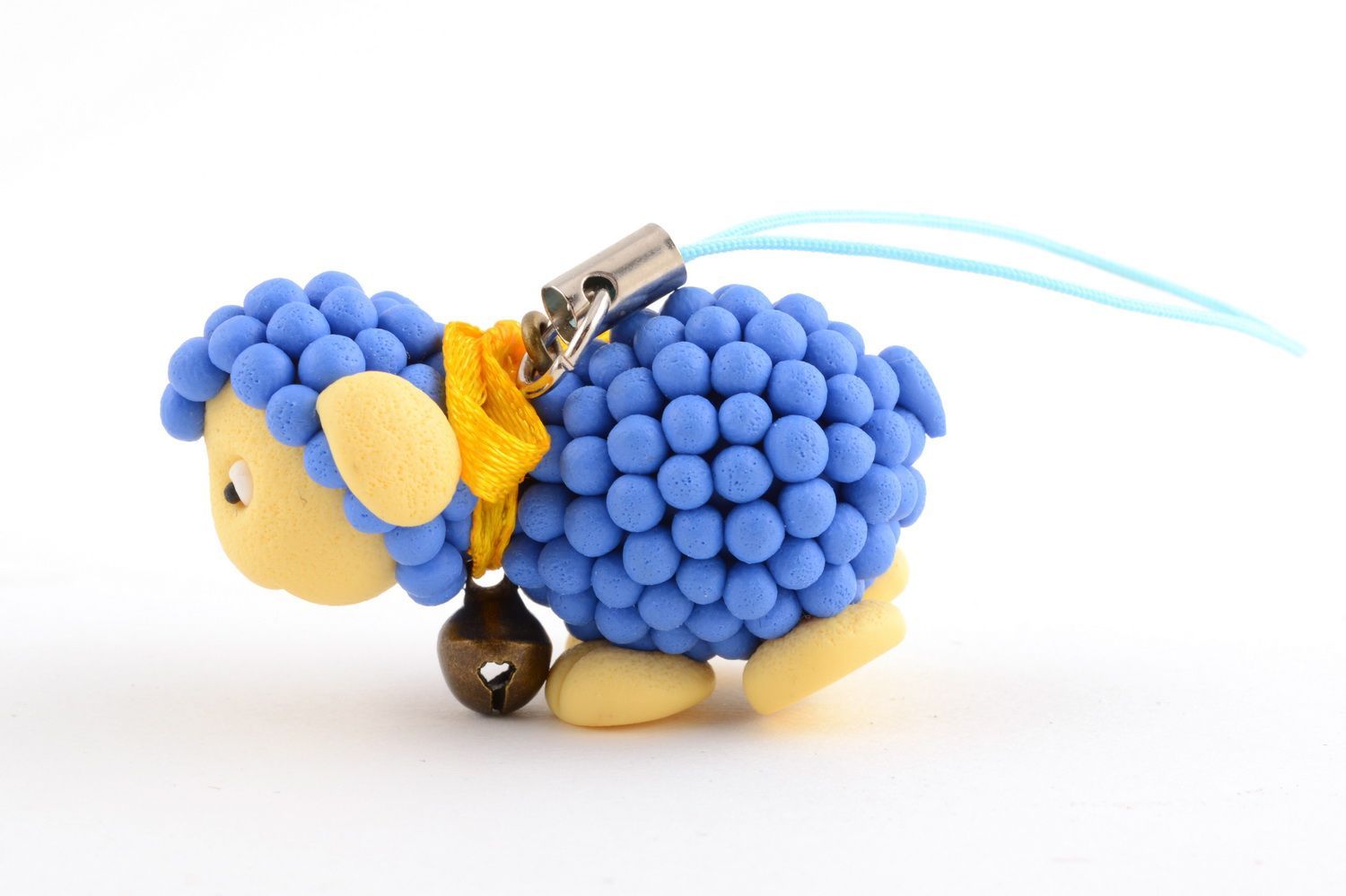 Designer Schlüsselanhänger Schaf aus Polymer Ton in Blau handgemacht foto 3