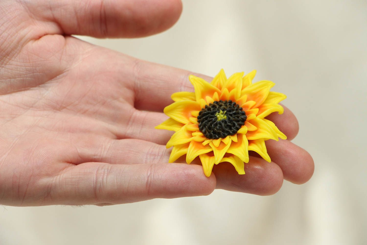 Women's plastic brooch in the shape of sunflower photo 4