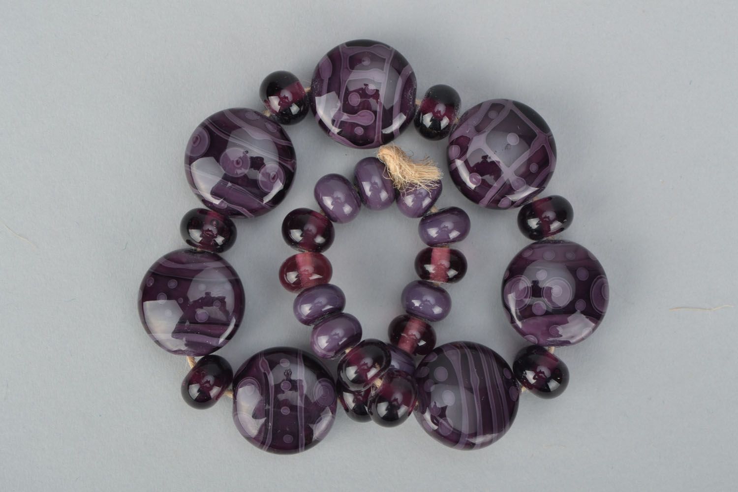 Perles fantaisie violettes en verre au chalumeau photo 1