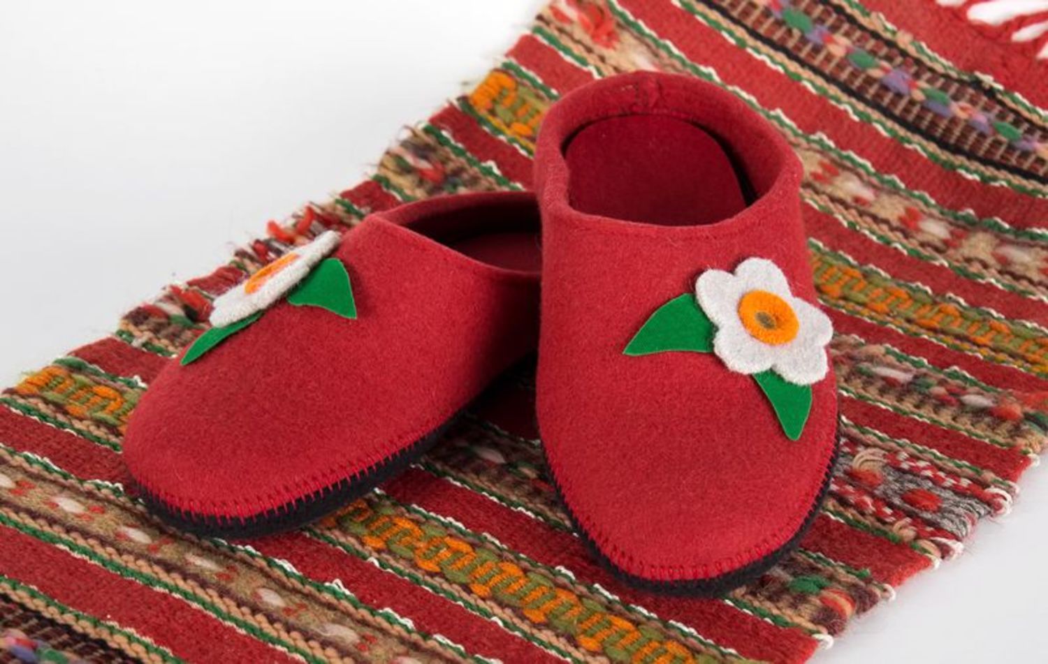 Women's slippers made from felt of red color with a flower photo 1