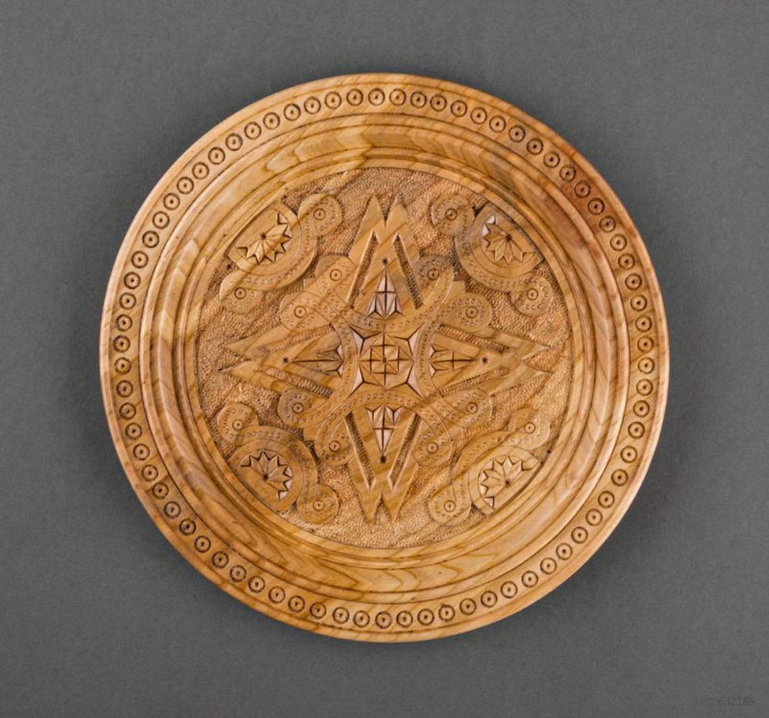 Carved decorative plate photo 3