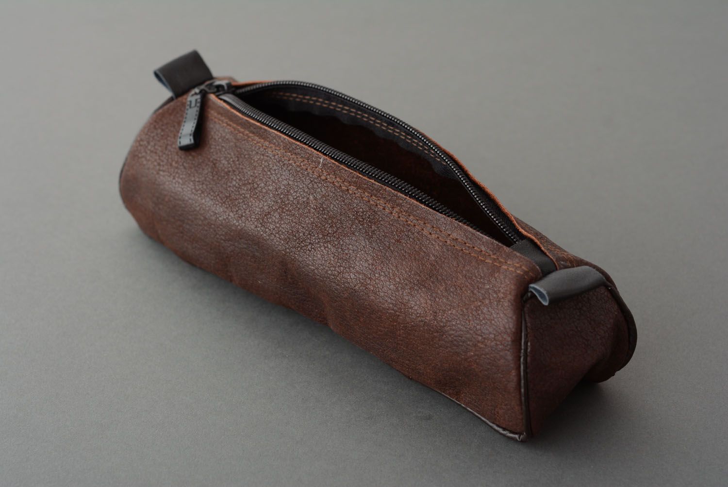 Brown leather pencil case photo 4