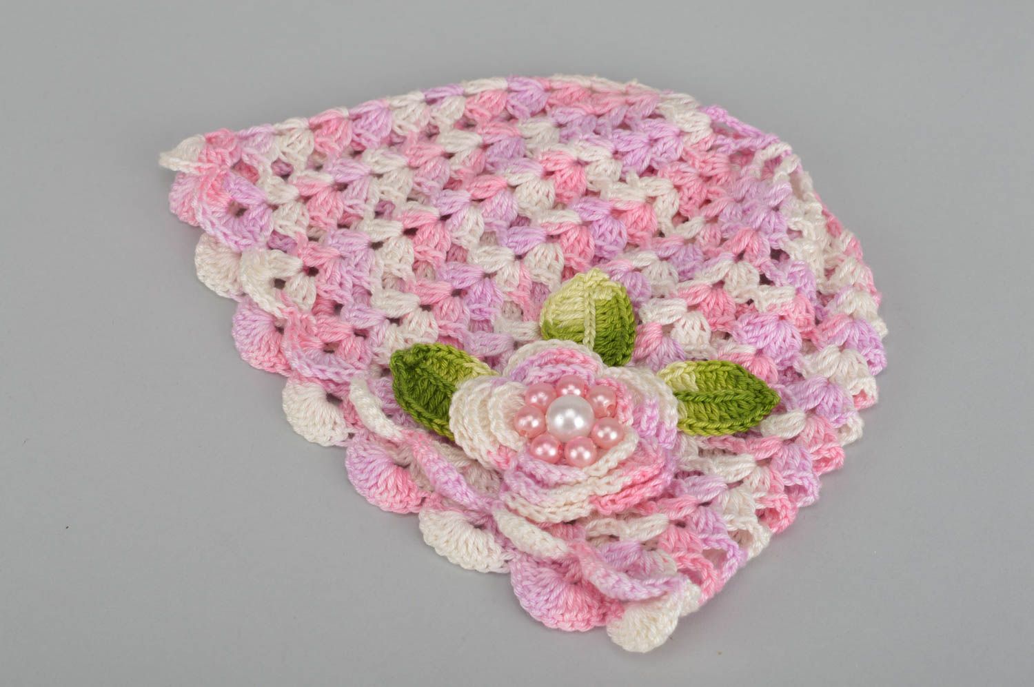 Bonnet enfant fait main Bonnet tricot rose ajouré avec fleur Accessoire enfant photo 2