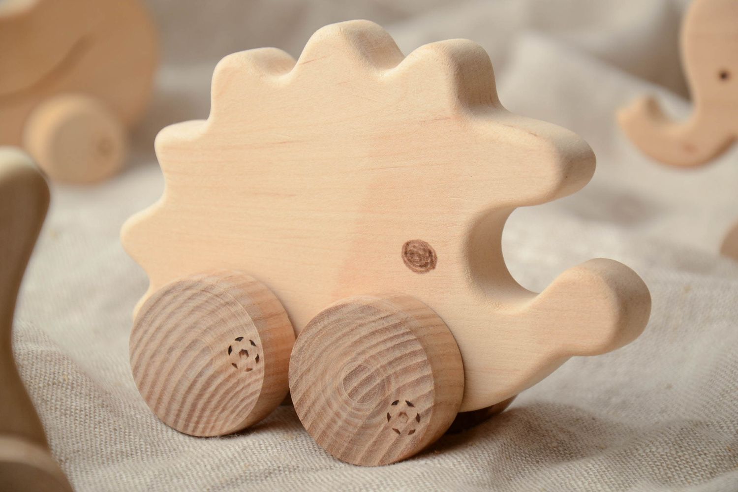 Wooden wheeled toy hedgehog photo 1