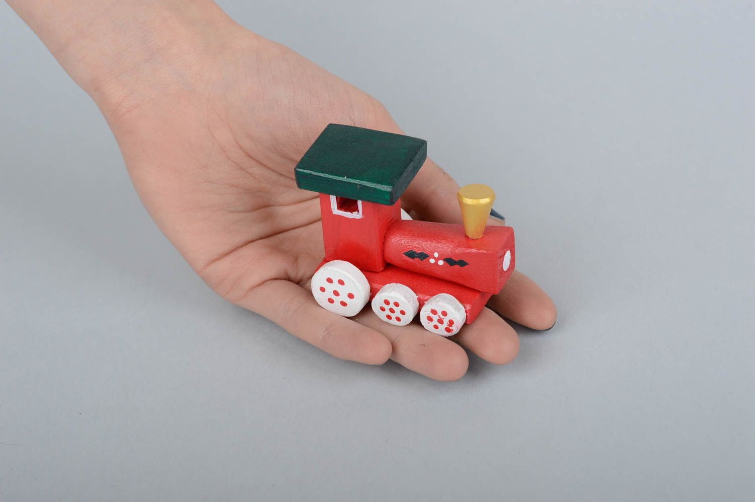 Игрушка ручной работы игрушка из дерева локомотив фигурка из дерева маленькая фото 2