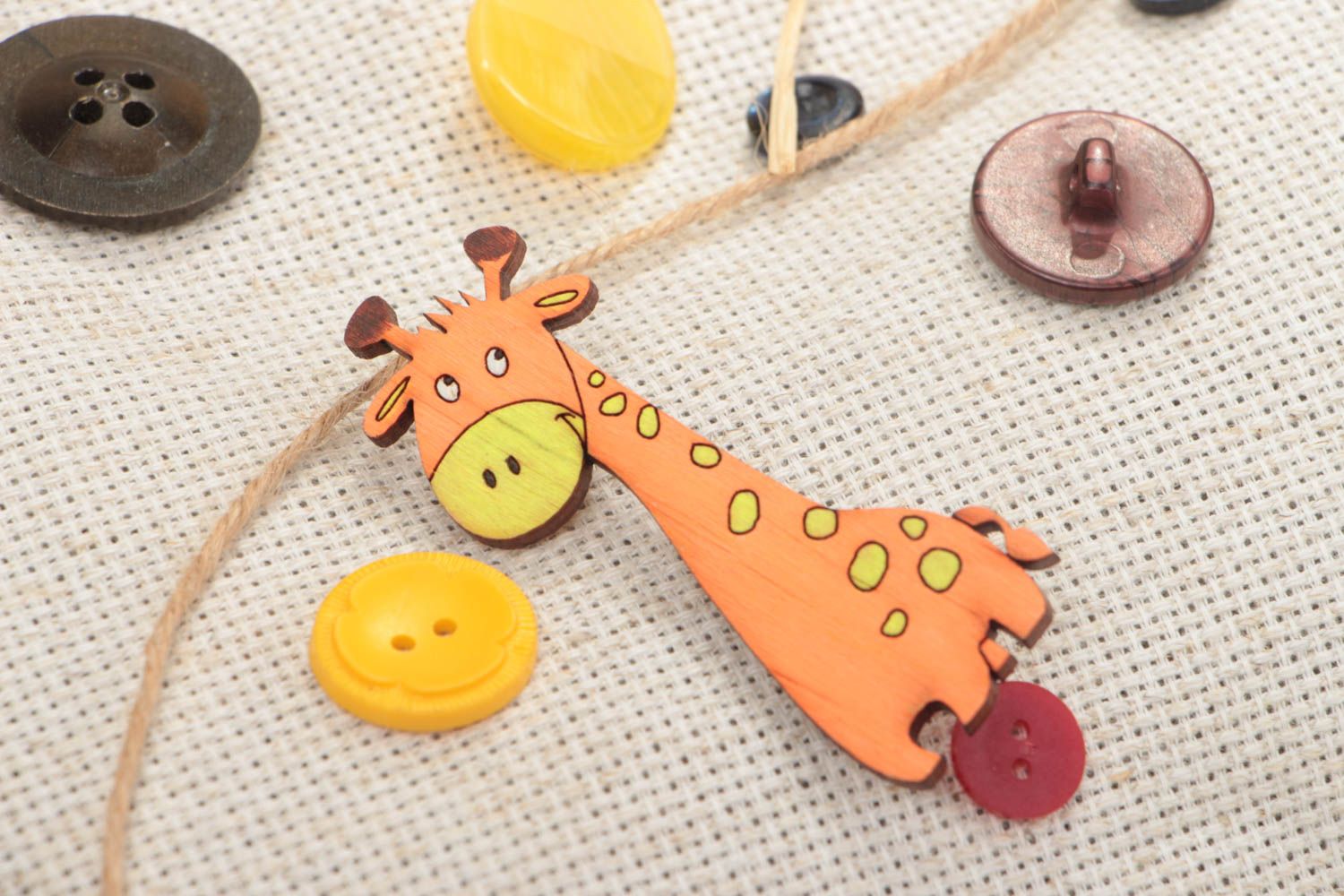 Handmade designer small plywood animal brooch painted with acrylics Giraffe photo 1
