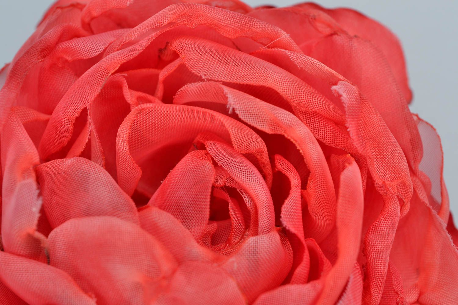 Grande pince à cheveux fleur rose en organza faite main originale pour femme photo 3