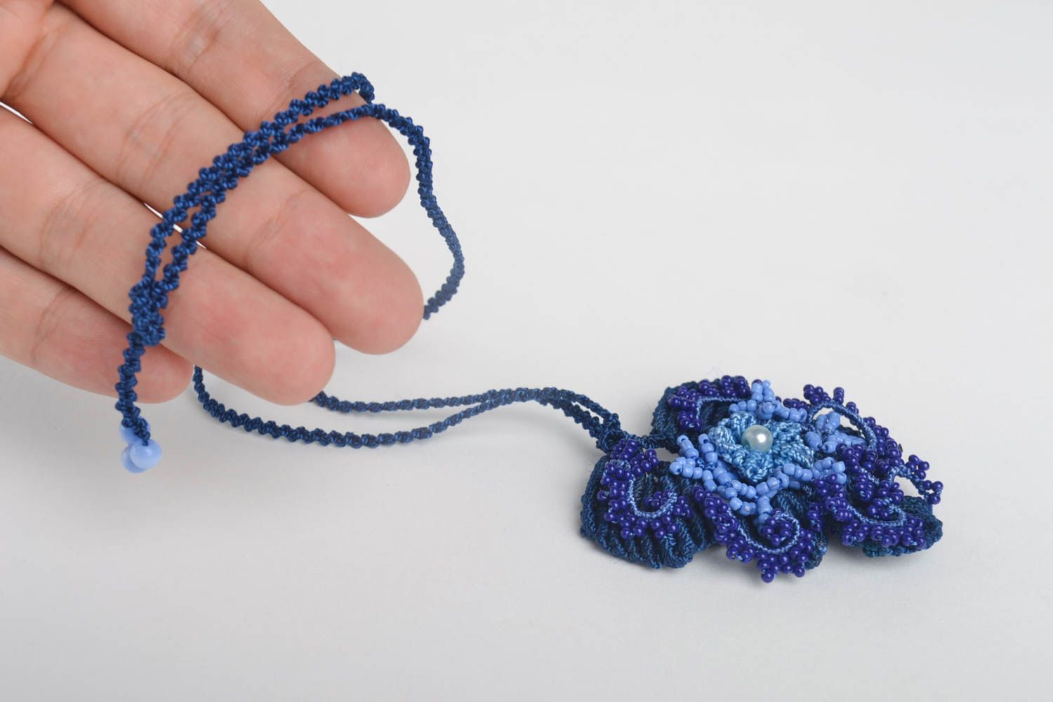 Pendentif fantaisie Bijou fait main bleu fils perles macramé Cadeau original photo 5